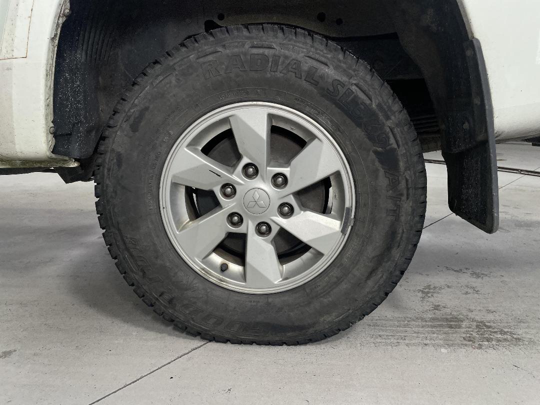 Photo '9' of Mitsubishi Triton DC GLX 4WD 6AT Photo '9' of Mitsubishi Triton DC GLX 4WD 6AT