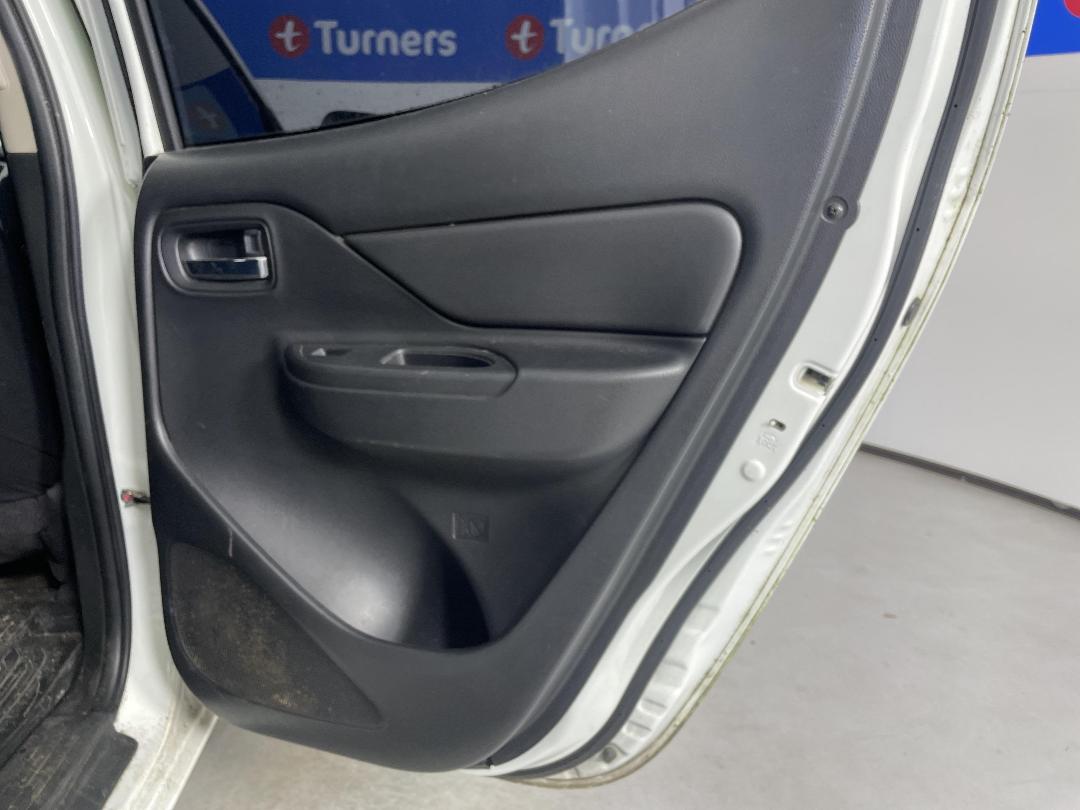 Photo '17' of Mitsubishi Triton DC GLX 4WD 6AT Photo '17' of Mitsubishi Triton DC GLX 4WD 6AT