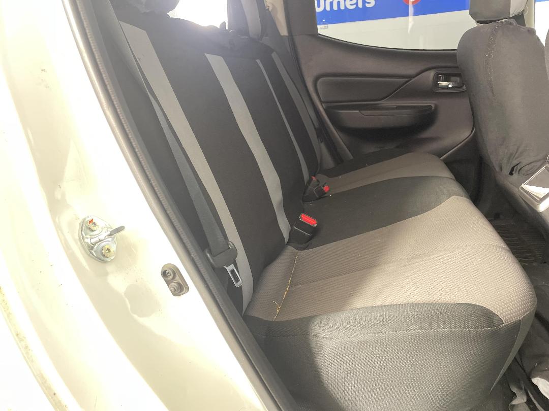 Photo '18' of Mitsubishi Triton DC GLX 4WD 6AT Photo '18' of Mitsubishi Triton DC GLX 4WD 6AT