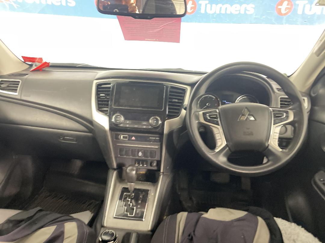 Photo '15' of Mitsubishi Triton DC GLX 4WD 6AT Photo '15' of Mitsubishi Triton DC GLX 4WD 6AT