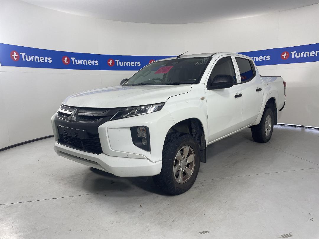 Photo '3' of Mitsubishi Triton DC GLX 4WD 6AT Photo '3' of Mitsubishi Triton DC GLX 4WD 6AT