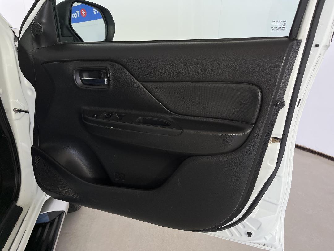 Photo '15' of Mitsubishi Triton Photo '15' of Mitsubishi Triton