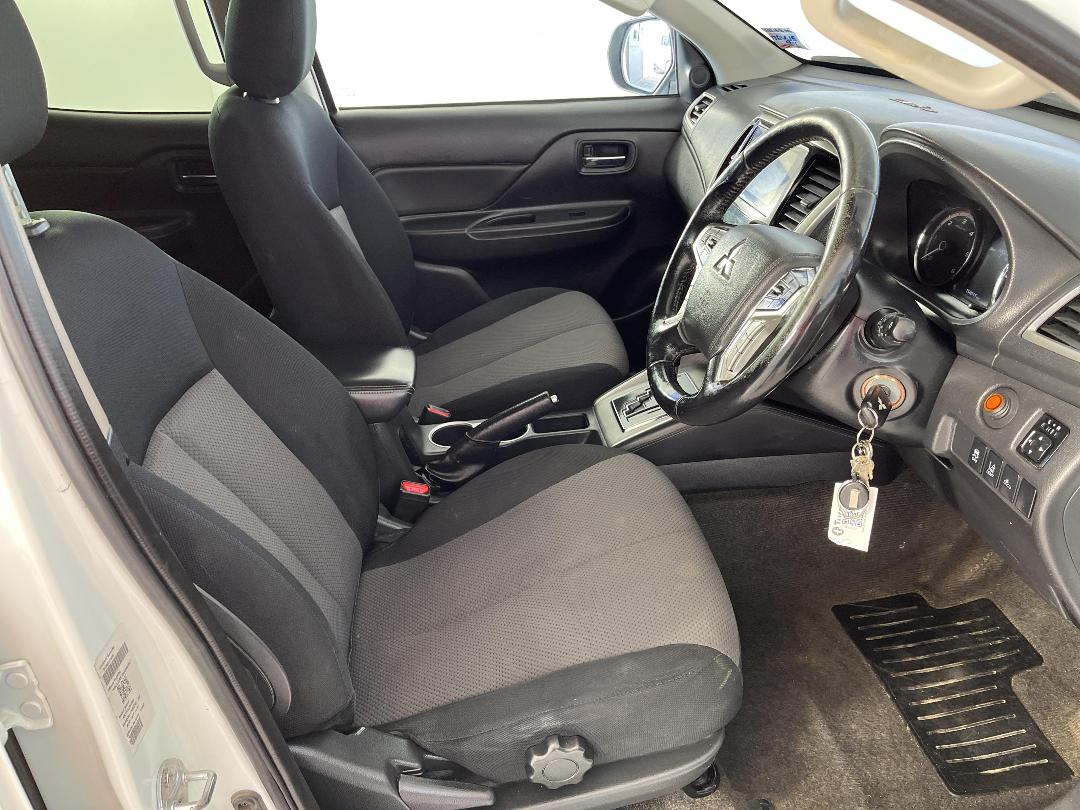 Photo '16' of Mitsubishi Triton Photo '16' of Mitsubishi Triton