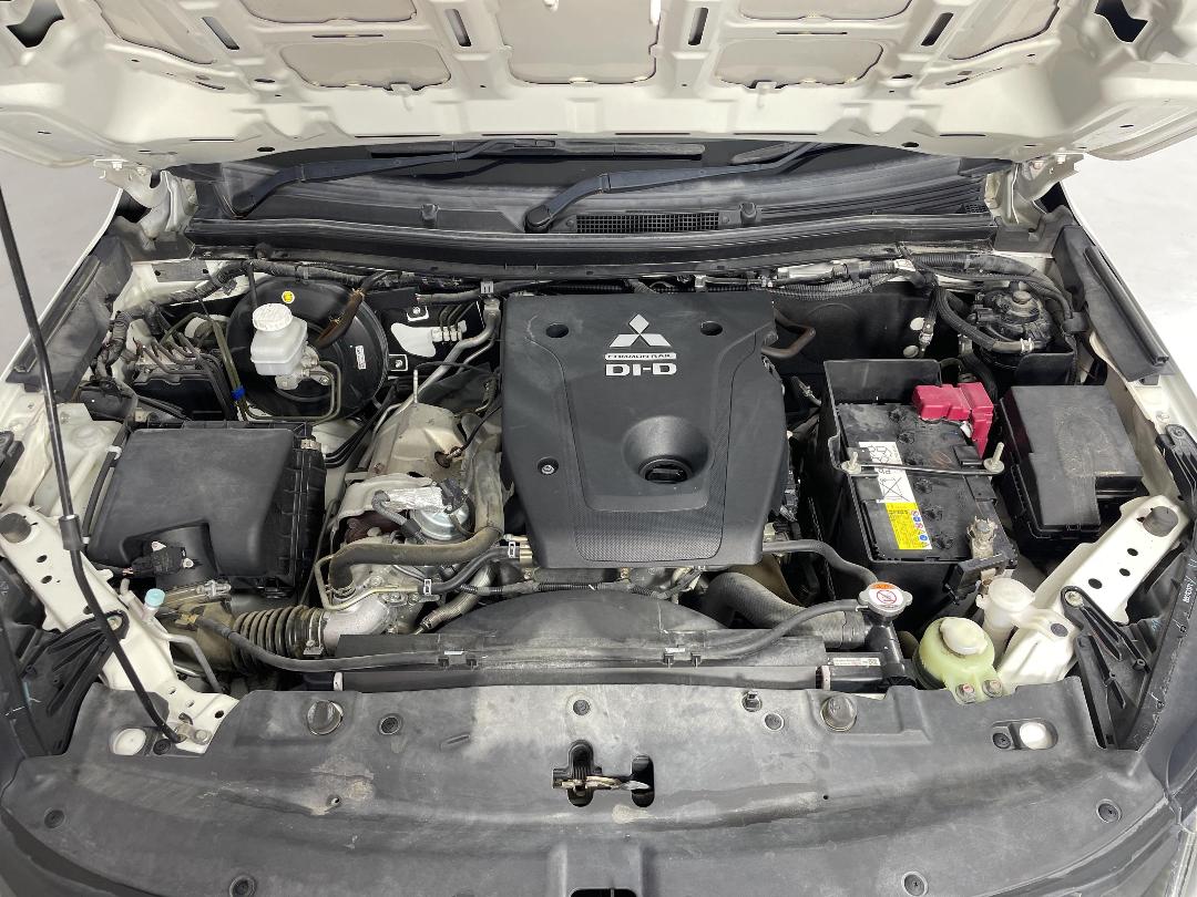 Photo '13' of Mitsubishi Triton