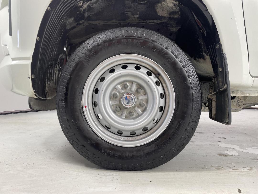 Photo '10' of Mitsubishi Triton