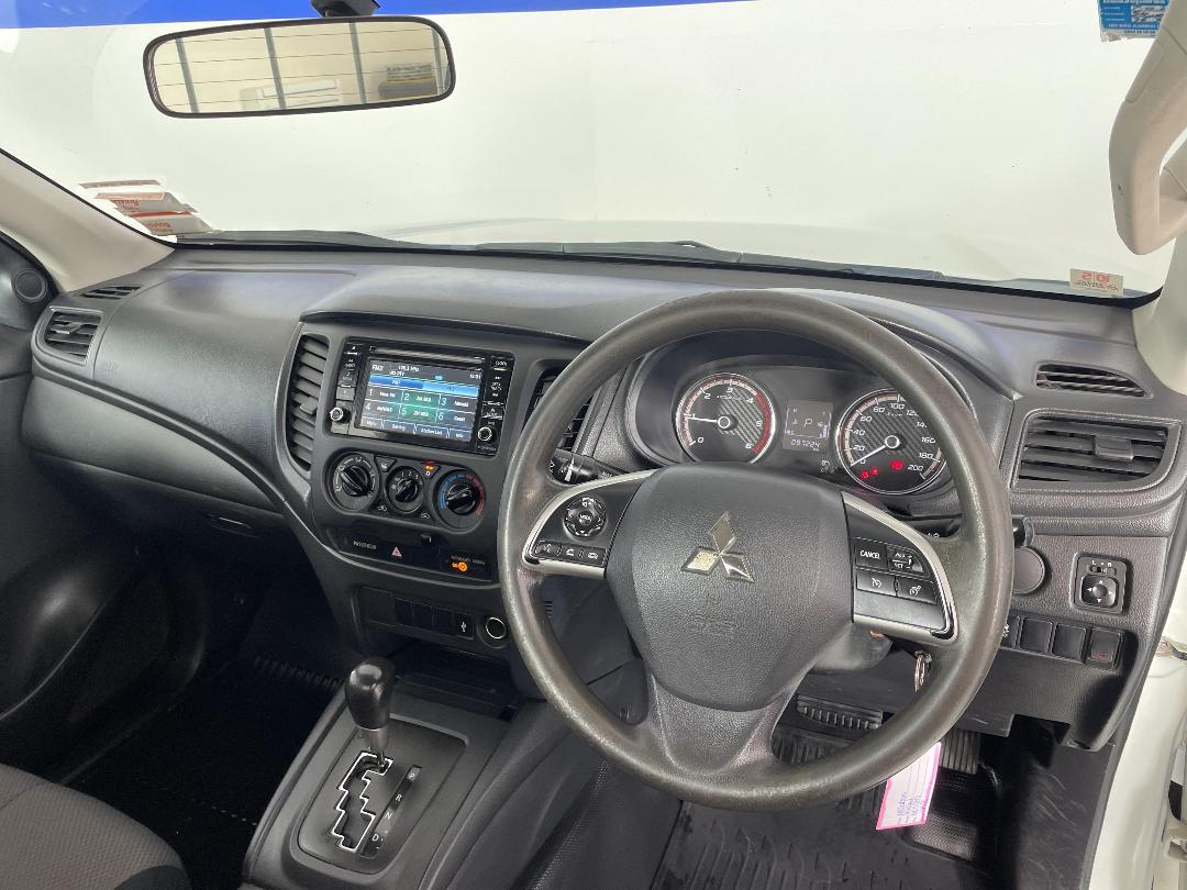 Photo '17' of Mitsubishi Triton