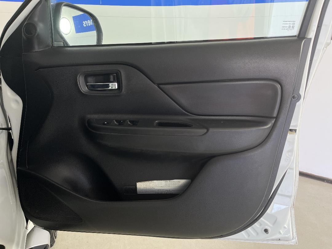 Photo '15' of Mitsubishi Triton Photo '15' of Mitsubishi Triton