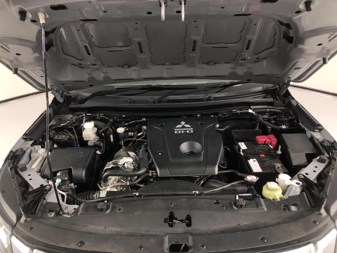 Photo '13' of Mitsubishi Triton