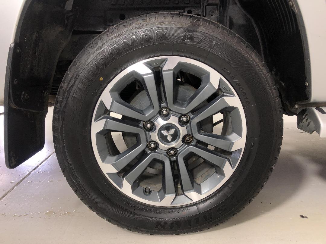 Photo '12' of Mitsubishi Triton