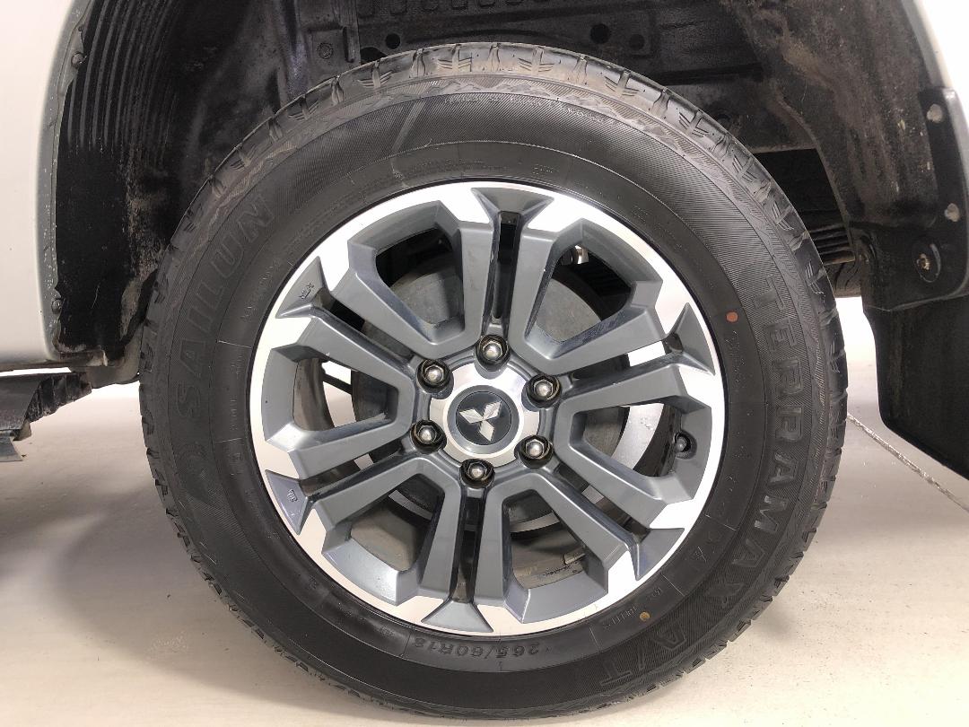 Photo '11' of Mitsubishi Triton