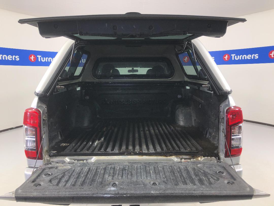 Photo '14' of Mitsubishi Triton