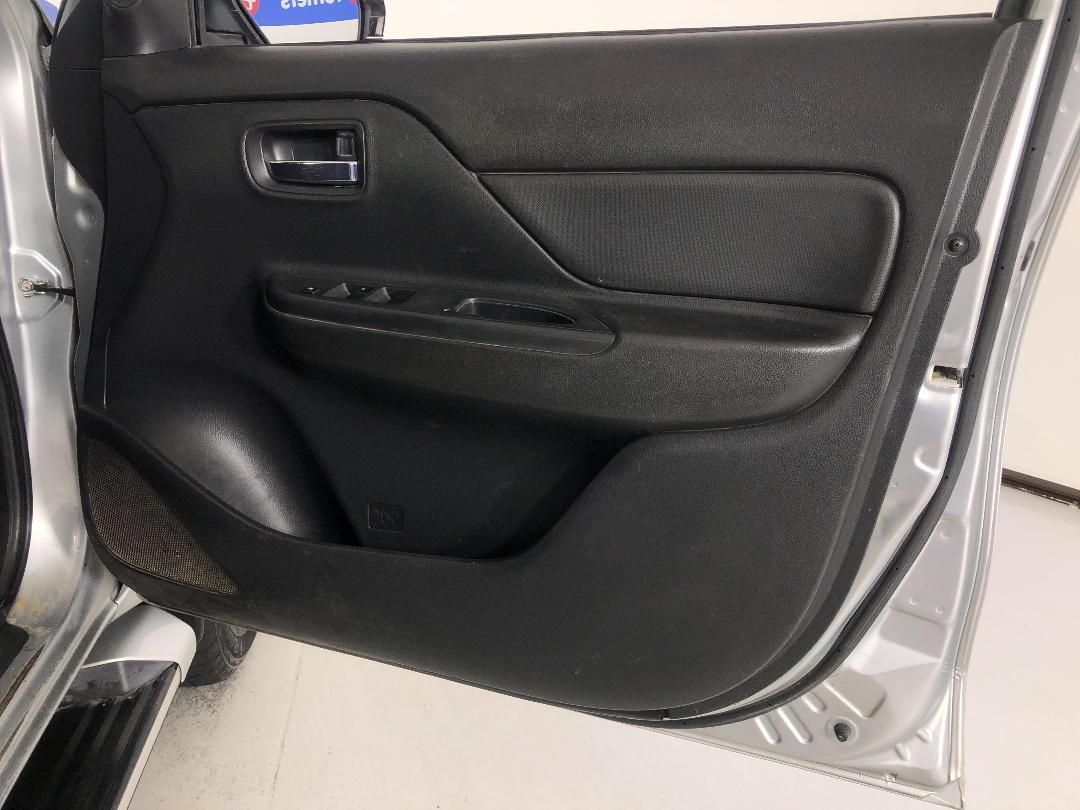 Photo '15' of Mitsubishi Triton