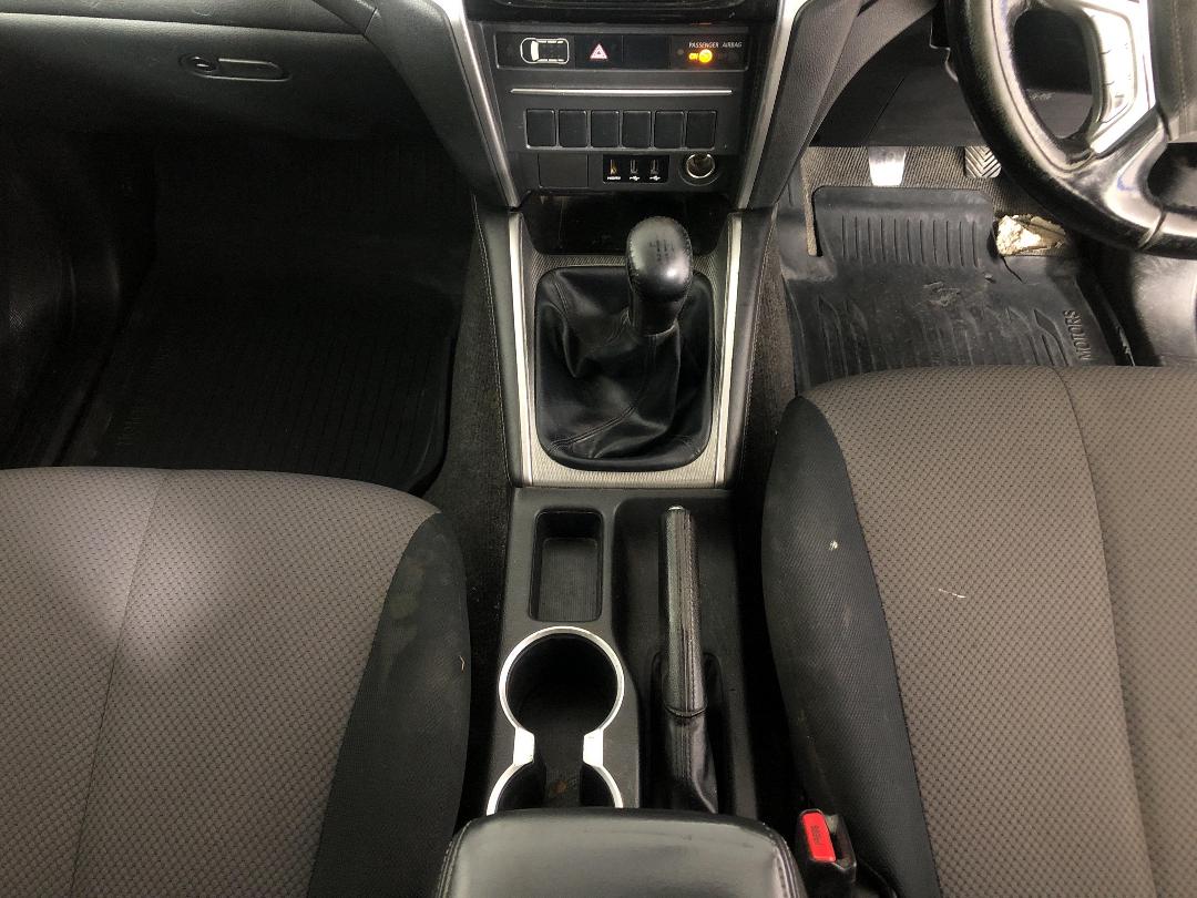 Photo '18' of Mitsubishi Triton