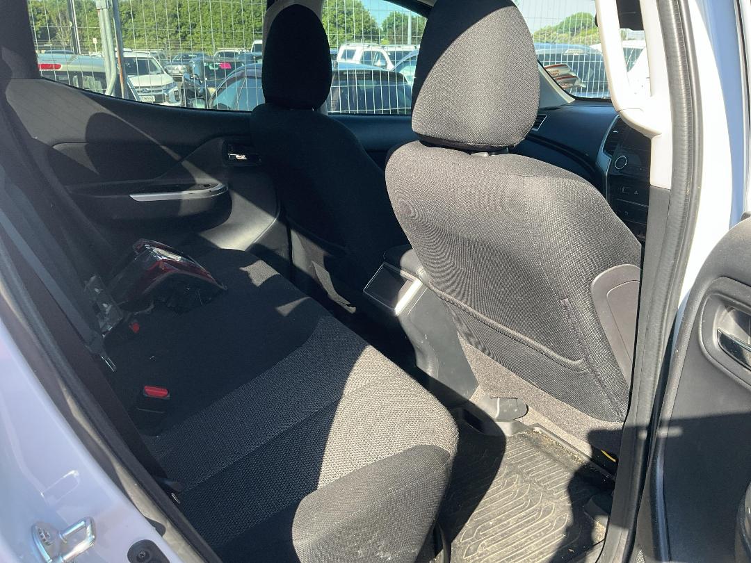 Photo '10' of Mitsubishi Triton DC Glsb 4WD 6AT Photo '10' of Mitsubishi Triton DC Glsb 4WD 6AT