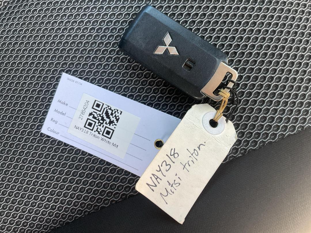 Photo '13' of Mitsubishi Triton DC Glsb 4WD 6AT Photo '13' of Mitsubishi Triton DC Glsb 4WD 6AT