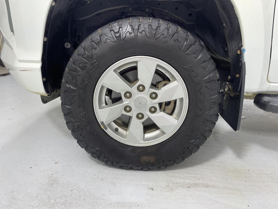 Photo '10' of Mitsubishi Triton