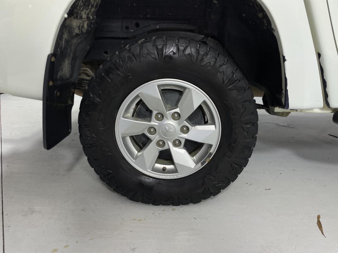 Photo '12' of Mitsubishi Triton