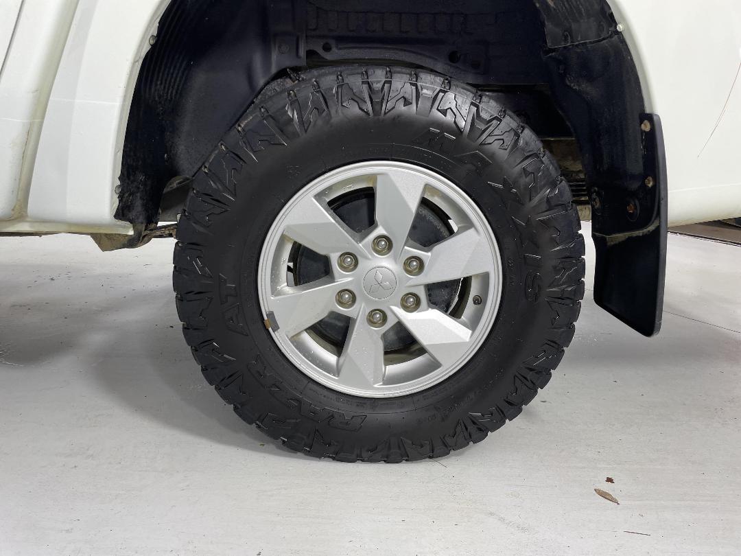 Photo '11' of Mitsubishi Triton