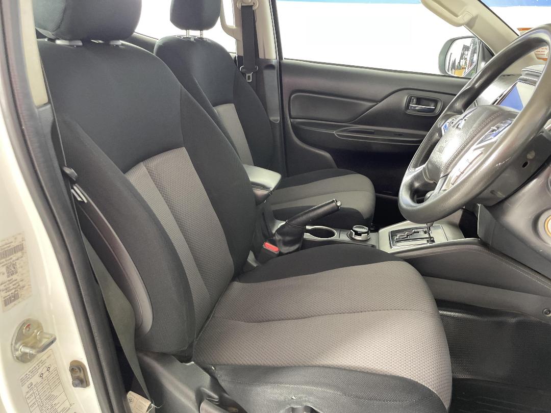 Photo '16' of Mitsubishi Triton