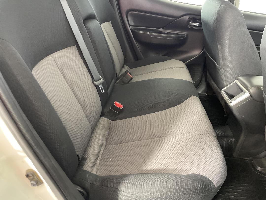 Photo '20' of Mitsubishi Triton