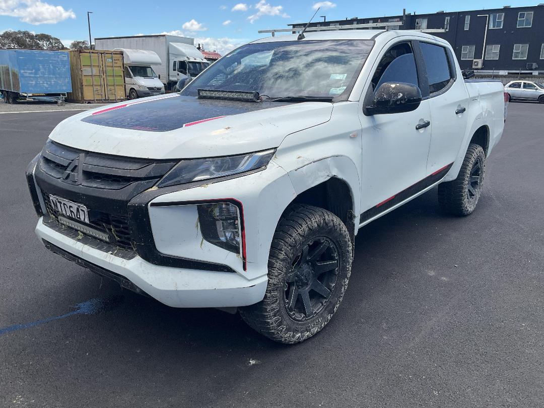 Photo '3' of Mitsubishi Triton DC Glxr 6AT