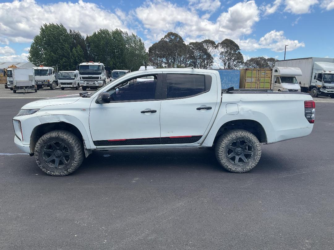 Photo '4' of Mitsubishi Triton DC Glxr 6AT