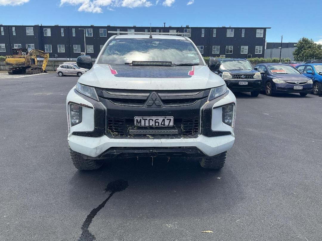 Photo '2' of Mitsubishi Triton DC Glxr 6AT