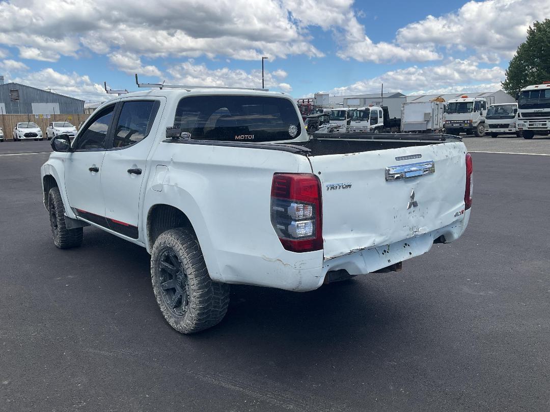 Photo '5' of Mitsubishi Triton DC Glxr 6AT