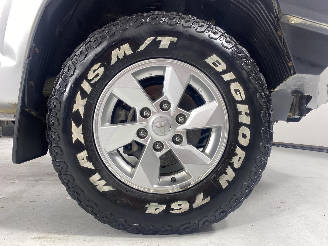 Photo '9' of Mitsubishi Triton