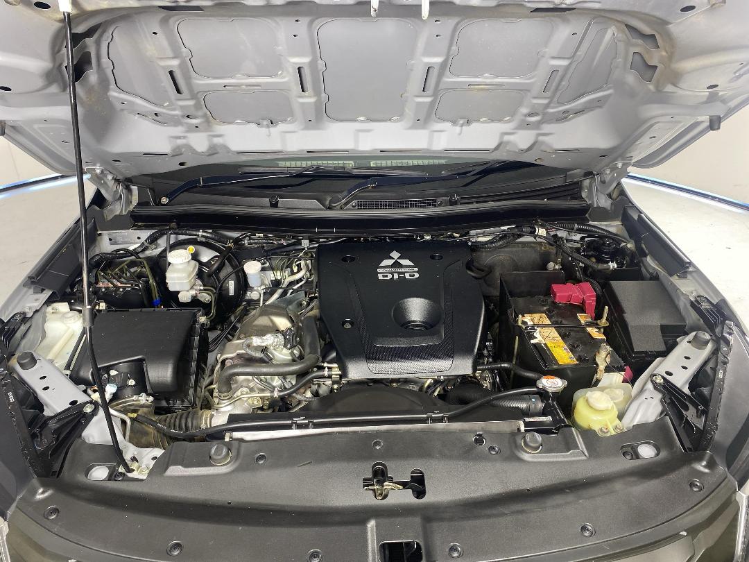 Photo '13' of Mitsubishi Triton