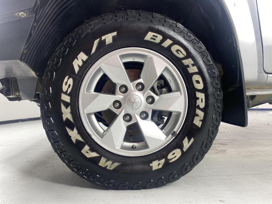 Photo '10' of Mitsubishi Triton