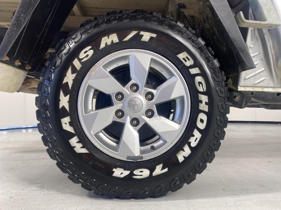 Photo '12' of Mitsubishi Triton