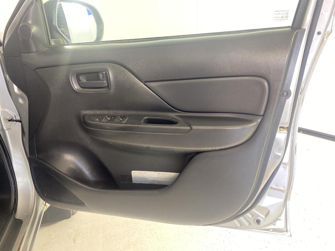 Photo '15' of Mitsubishi Triton