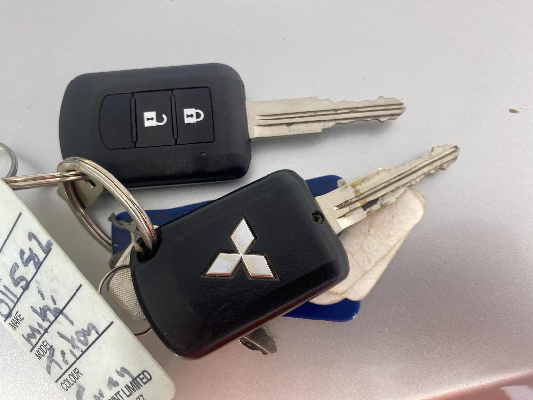 Photo '22' of Mitsubishi Triton