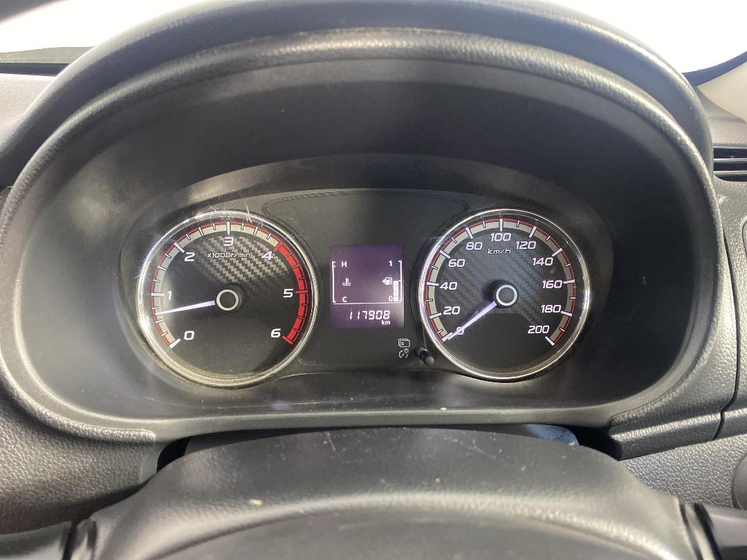 Photo '21' of Mitsubishi Triton