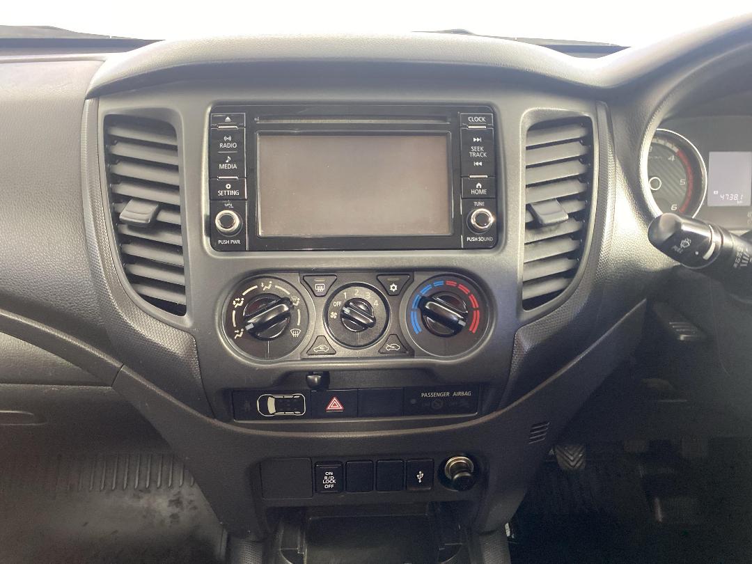 Photo '18' of Mitsubishi Triton