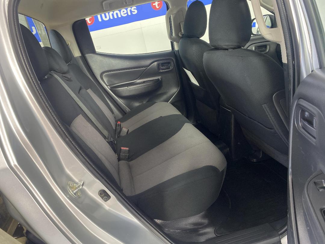 Photo '20' of Mitsubishi Triton