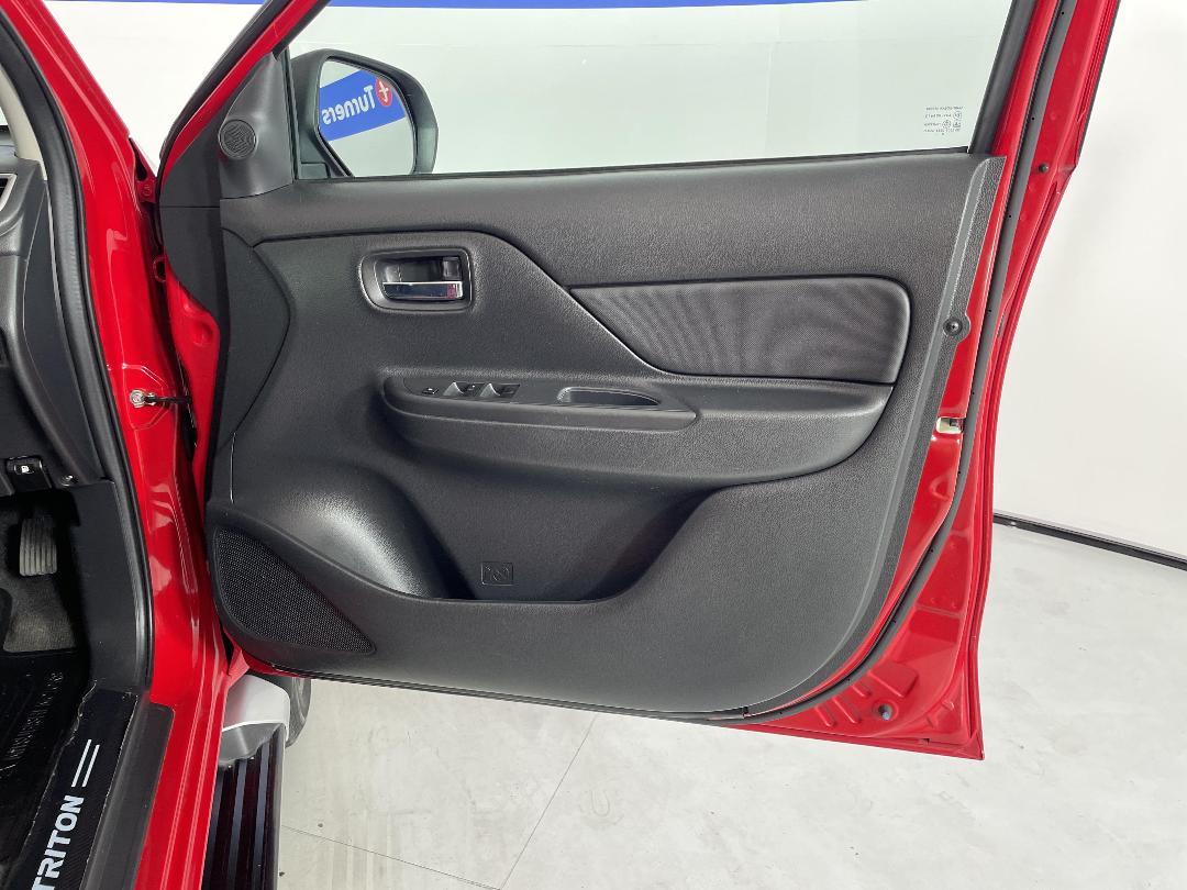 Photo '15' of Mitsubishi Triton Photo '15' of Mitsubishi Triton