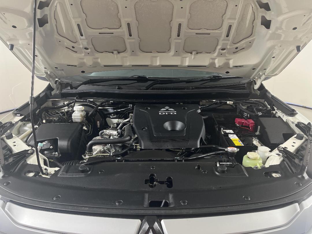 Photo '13' of Mitsubishi Triton