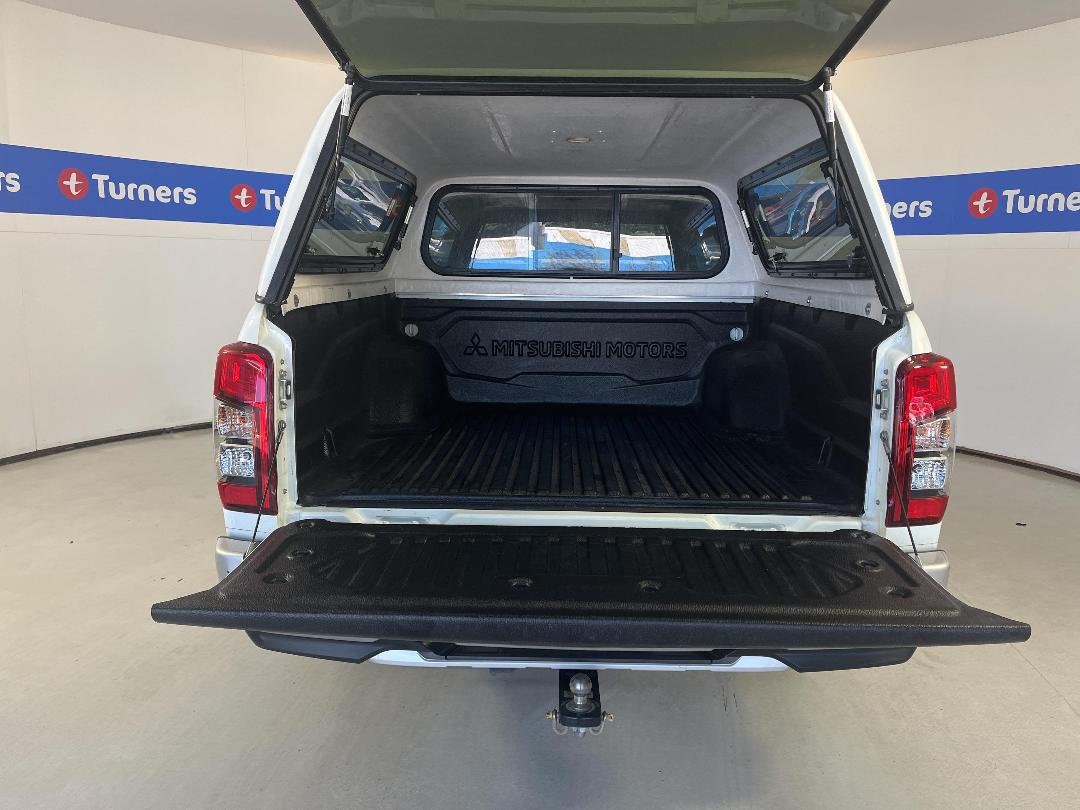 Photo '14' of Mitsubishi Triton