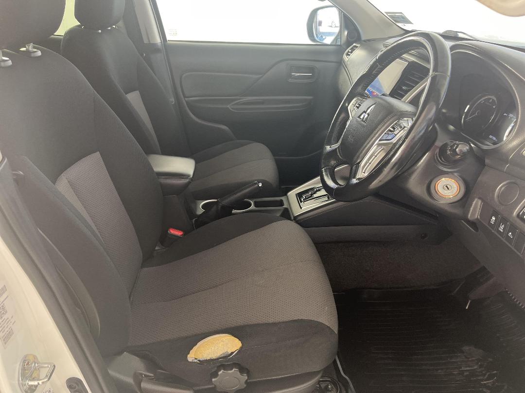 Photo '16' of Mitsubishi Triton