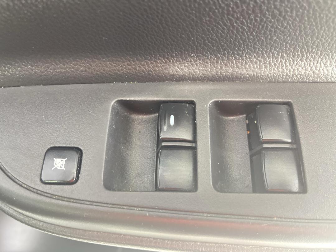 Photo '23' of Mitsubishi Triton