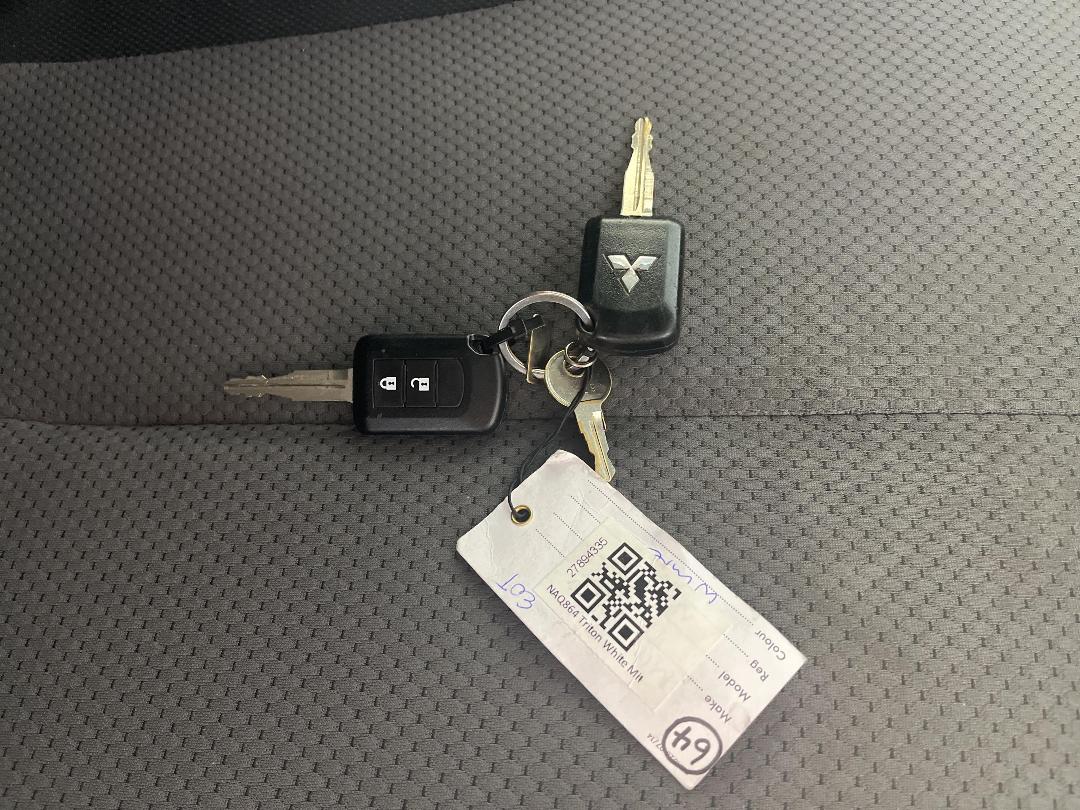 Photo '22' of Mitsubishi Triton