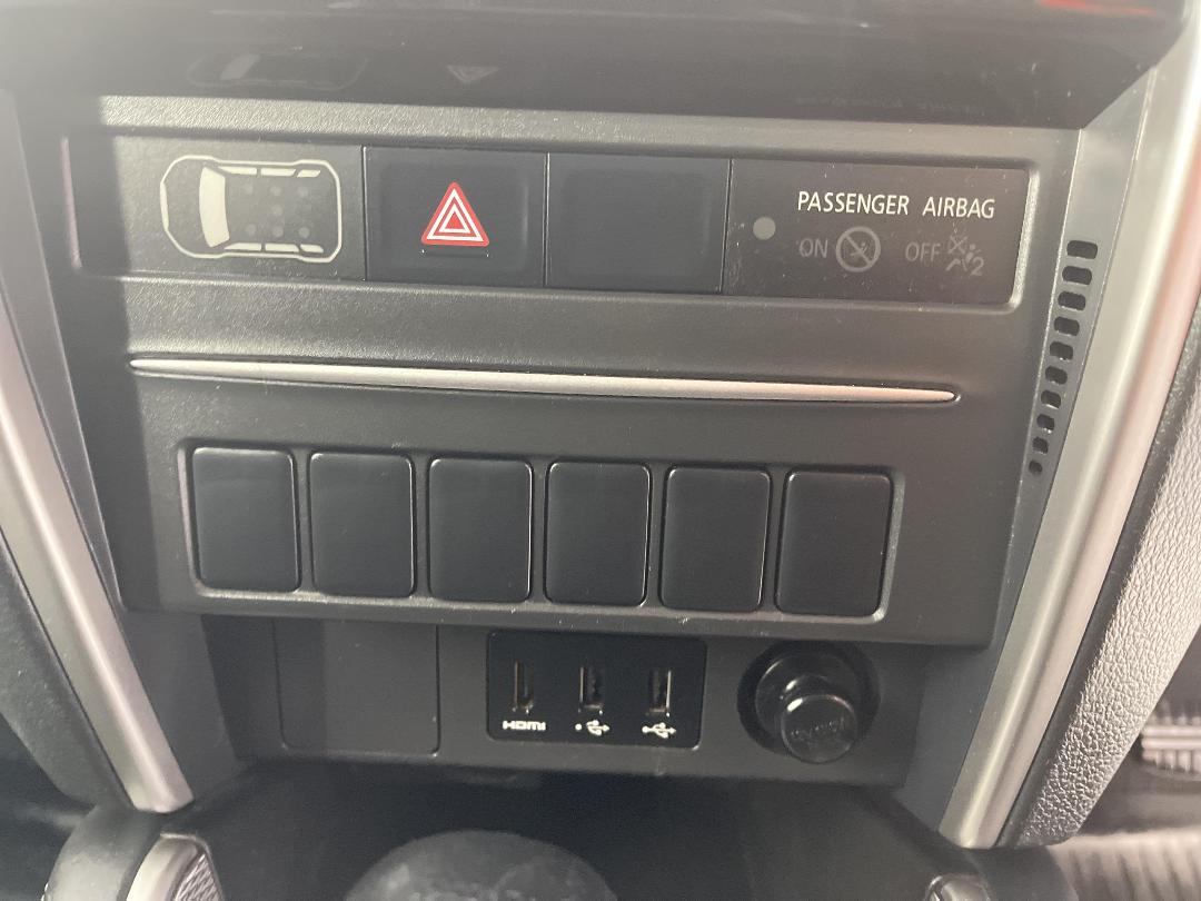 Photo '29' of Mitsubishi Triton