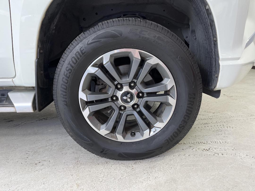 Photo '9' of Mitsubishi Triton