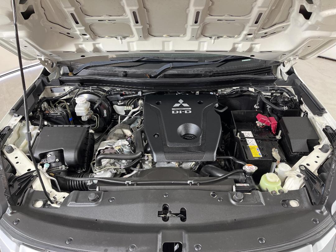 Photo '13' of Mitsubishi Triton