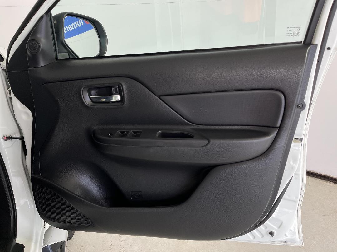 Photo '15' of Mitsubishi Triton