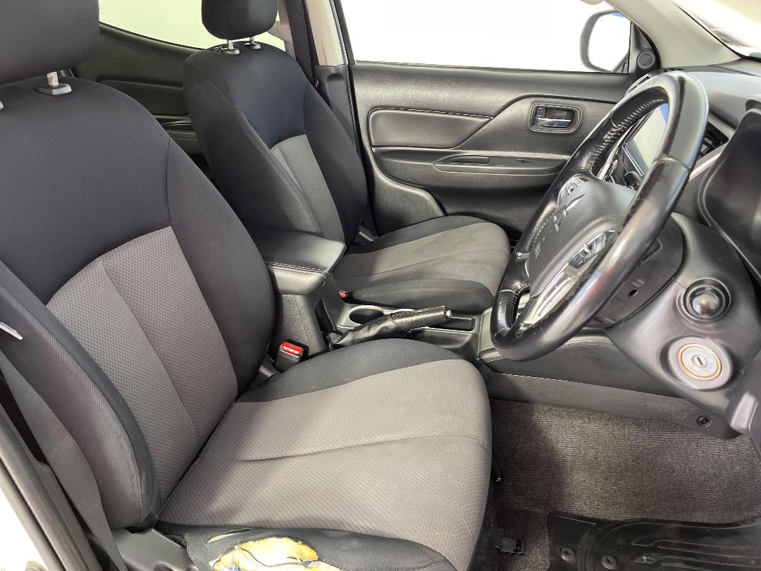 Photo '16' of Mitsubishi Triton