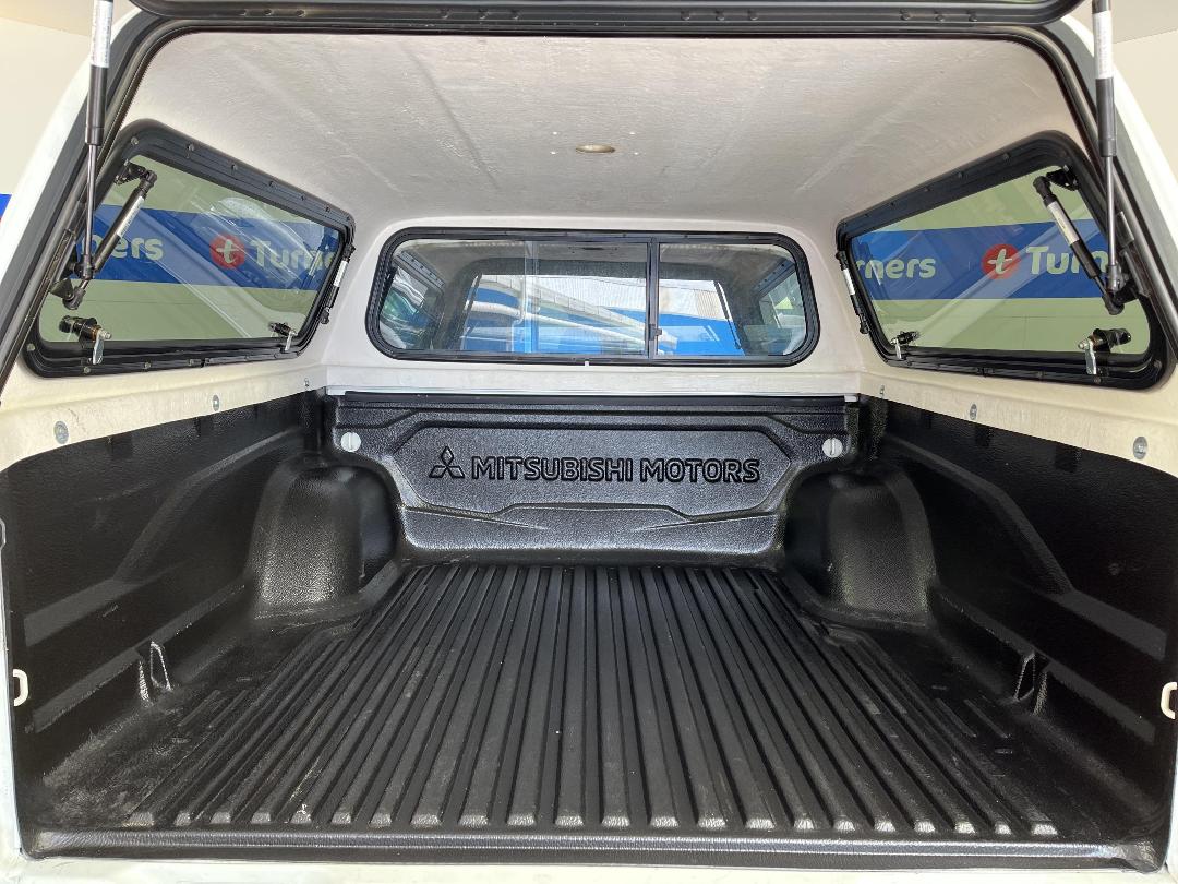 Photo '14' of Mitsubishi Triton