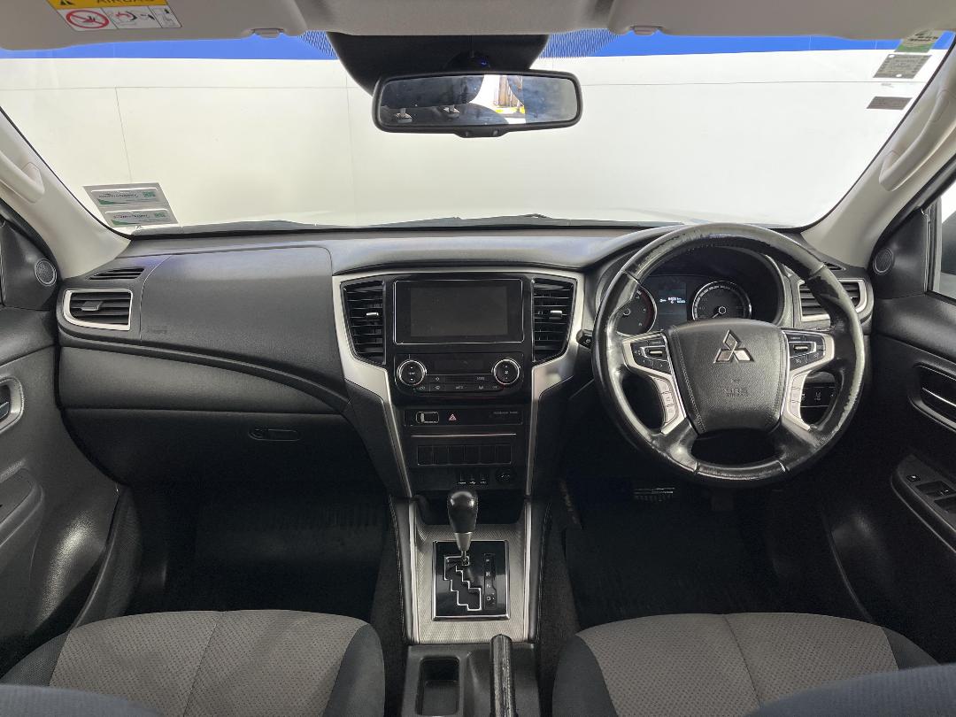 Photo '17' of Mitsubishi Triton